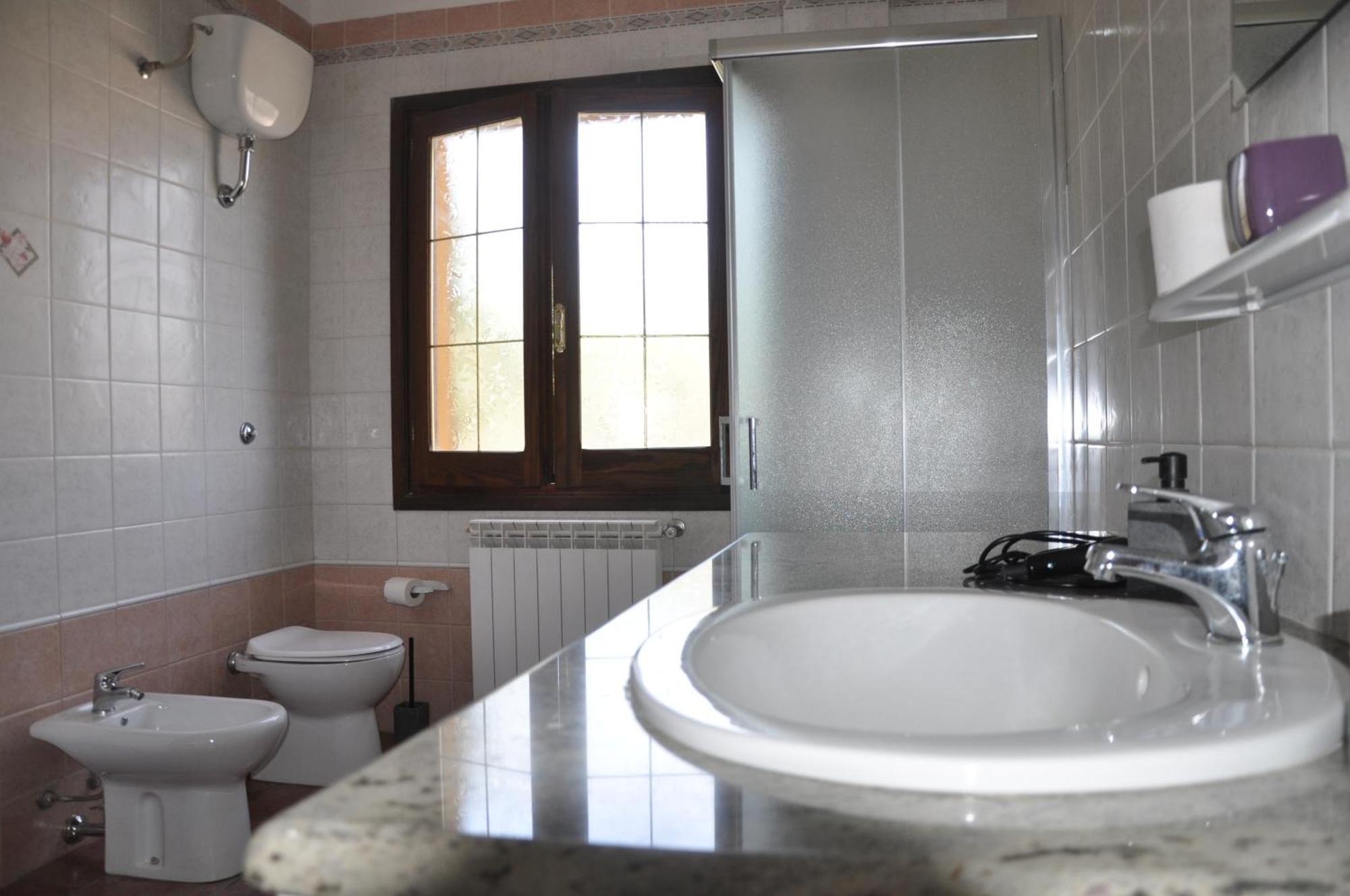 B&B Gassa D'Amante Capoterra Luaran gambar